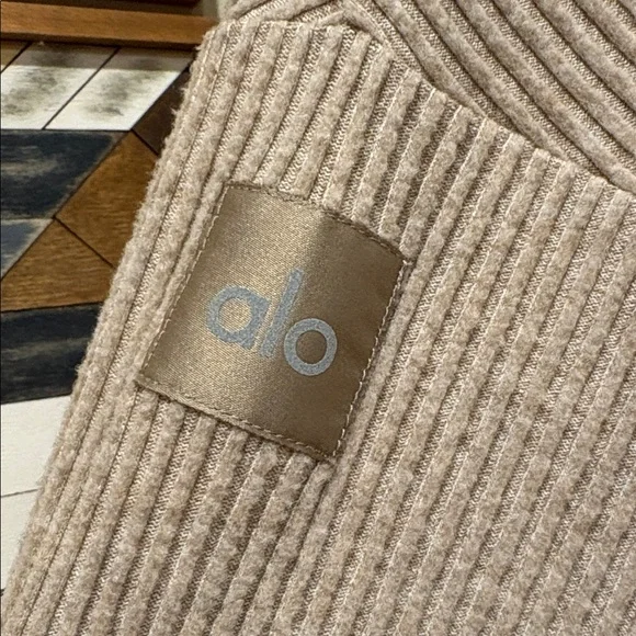 ALO Yoga Muse Hoodie + Sweatpant Joggers Set in Gravel size XS / XXS - Picture 10 of 10